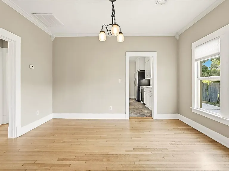 2223 Singleton St — Photo 8
