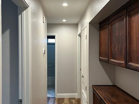 4th image of 778 Meadowhawk Dr