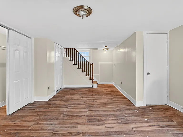 393 Pleasant St #1E — Photo 8