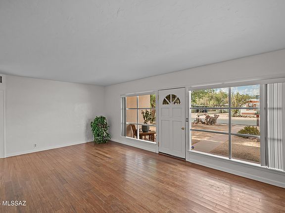 3rd image of 2552 E Monte Vista Dr