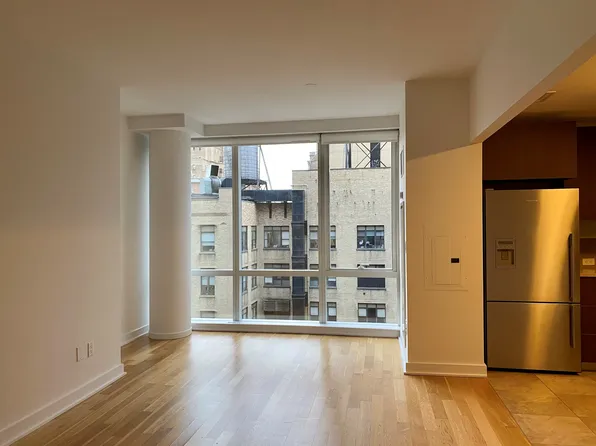 885 6th Avenue image 1 of 11