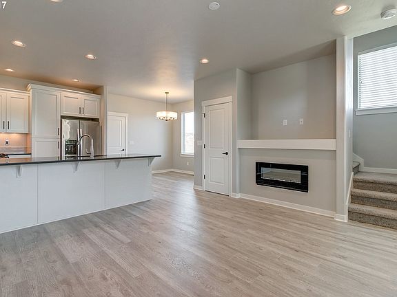5th image of 3567 SE Oakmeade Ave