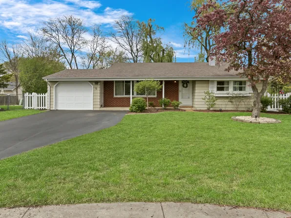 5 Forestway Ct, Buffalo Grove, IL 60089