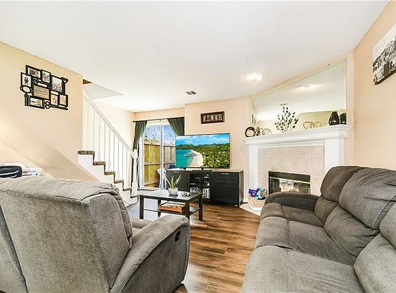 3rd image of 6056 NE Moonstone Dr