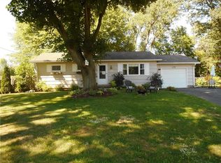 40 Tarrytown Dr, Rochester, NY 14624