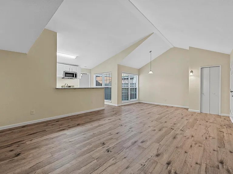 6005 Dooley Dr — Photo 3