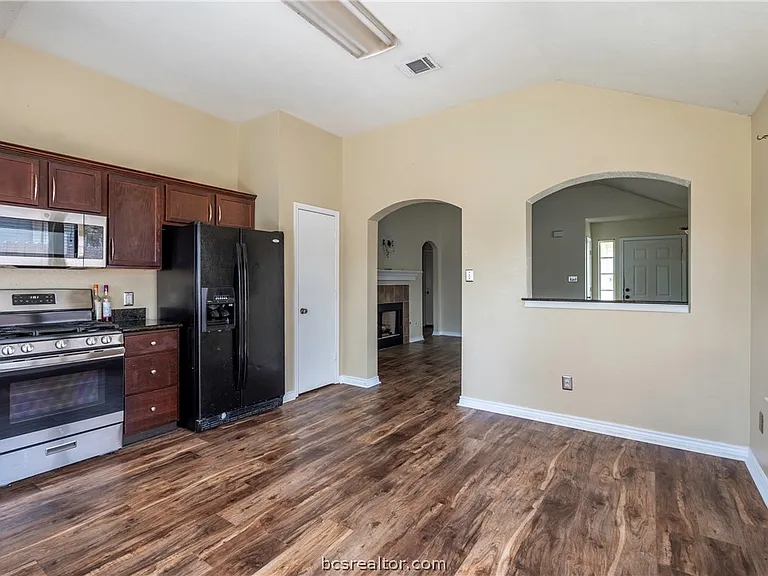 928 Crested Point Dr — Photo 6