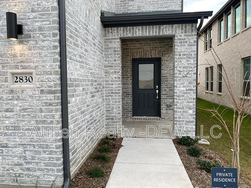Building Photo - 2830 Robertson Way