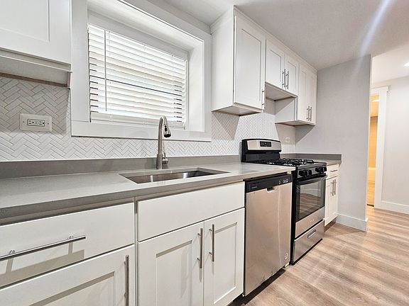 3rd image of 4314 N Damen Ave