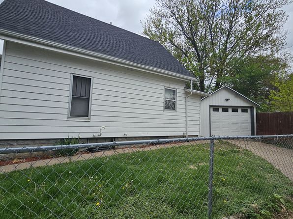 1214 E 2nd St, Muscatine, IA 52761