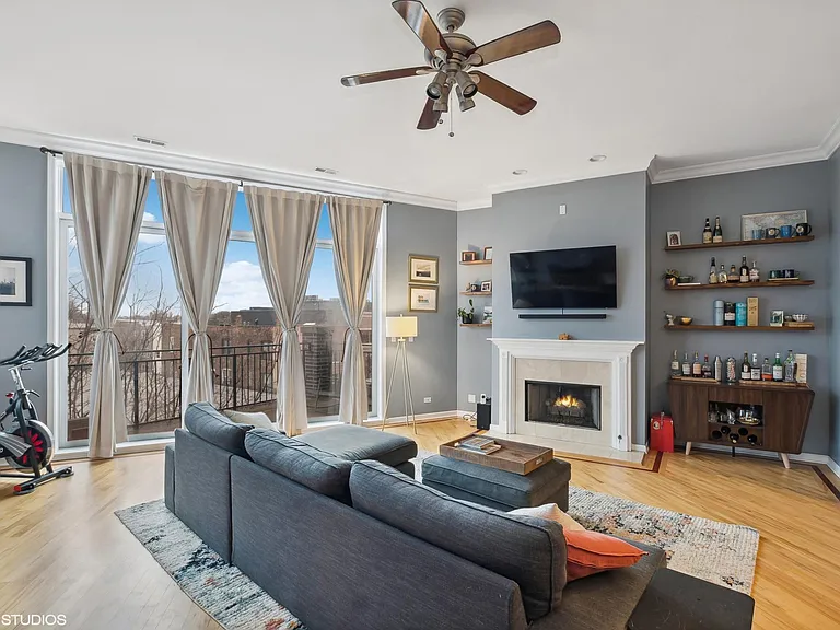 2629 W Chicago Ave #4 — Photo 3