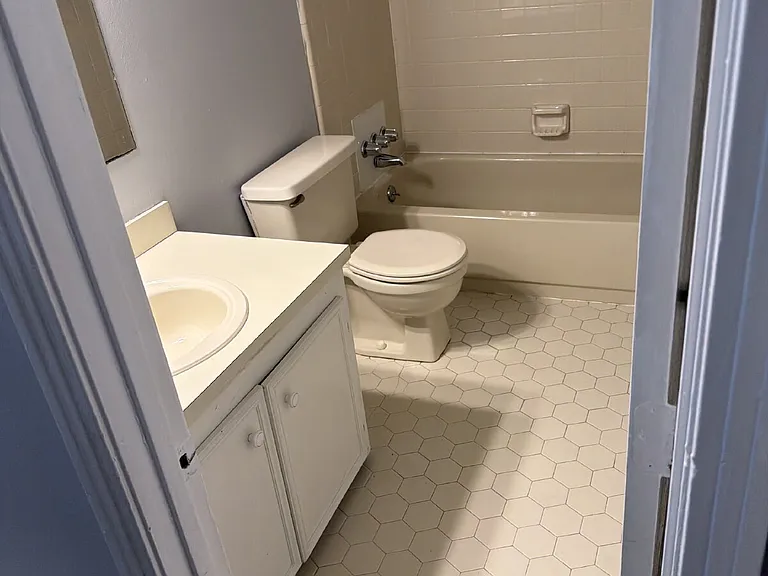 41 Northtown Dr #B — Photo 5