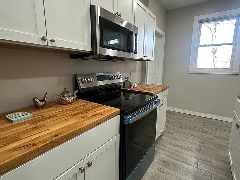 320 Maclay St — Photo 13