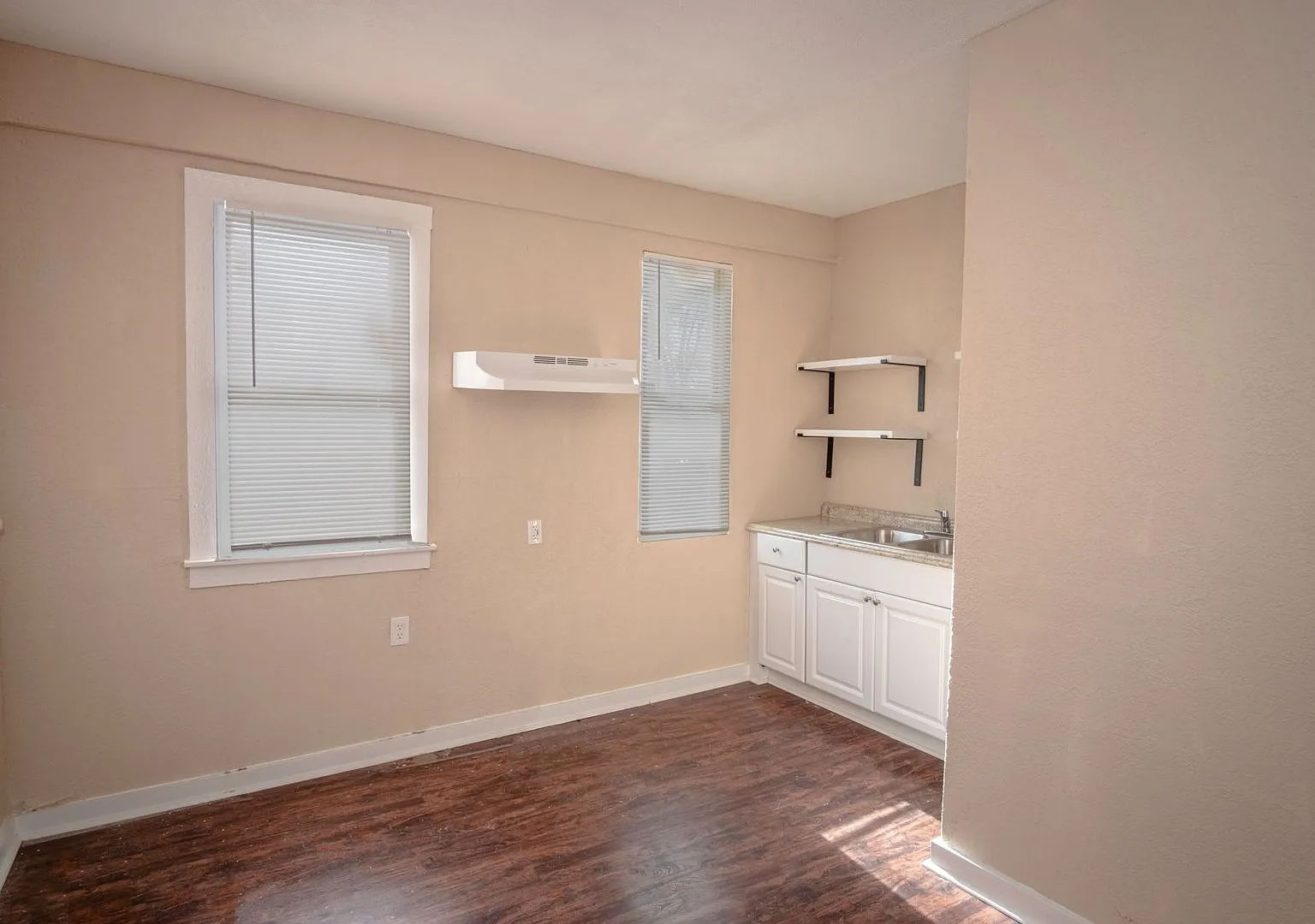 4115 S Presa — Photo 3