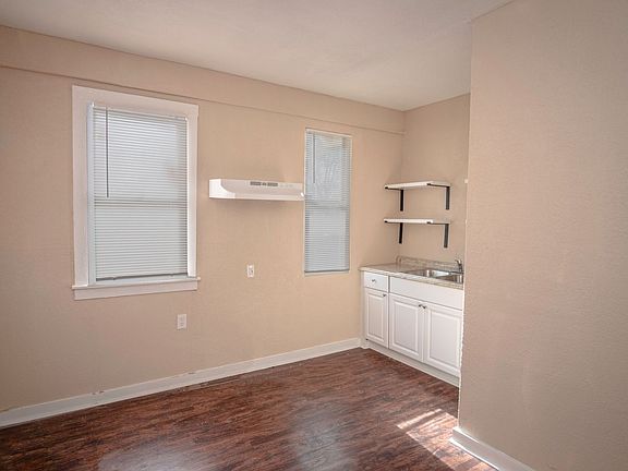 3rd image of 4115 S Presa St #1