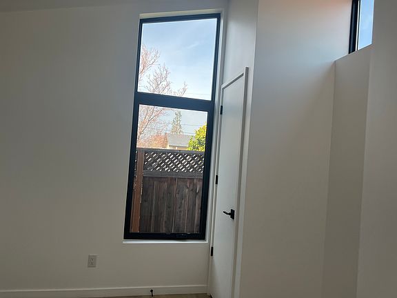 3rd image of 2787 Almaden Rd #2