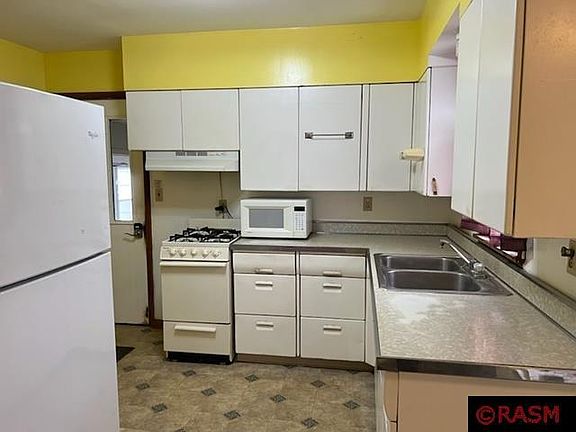 2nd image of 200 N 8th St