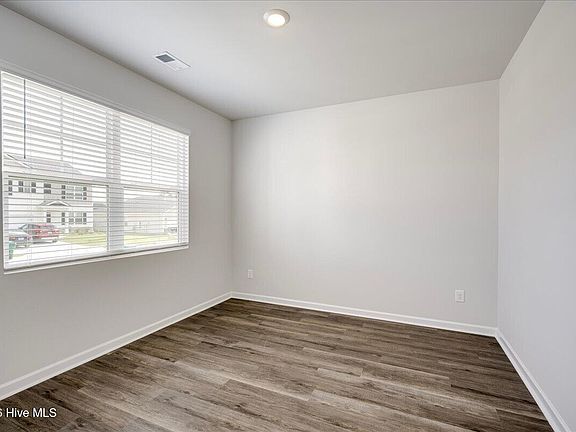 3rd image of 710 Hollis Ave