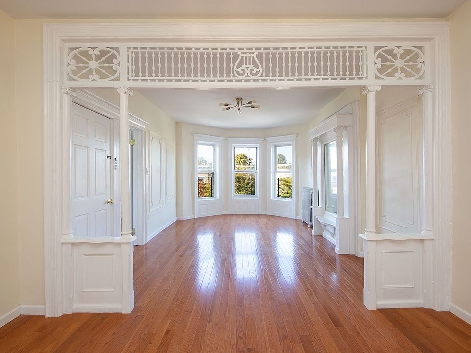 1st image of 371 E 26th St #3