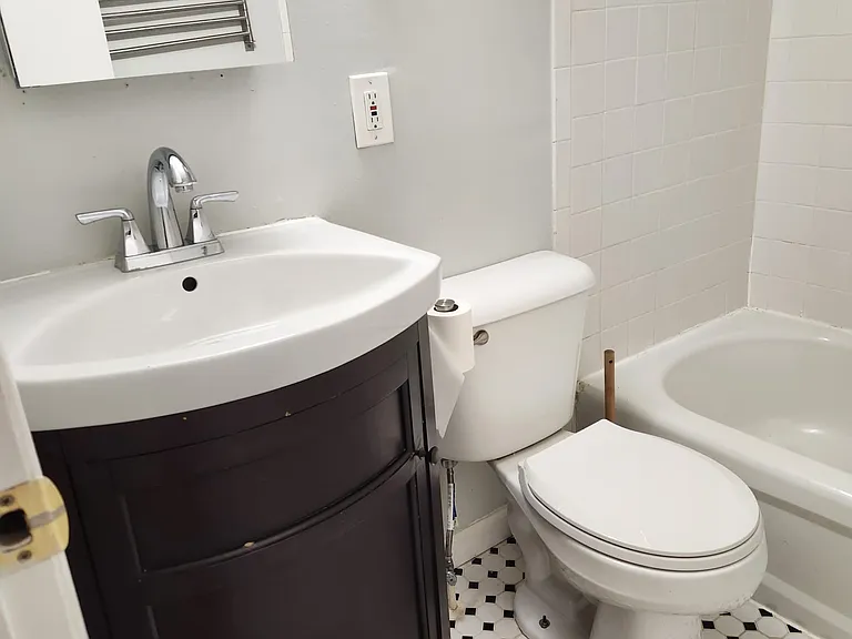 2340 Christian St #1 — Photo 8