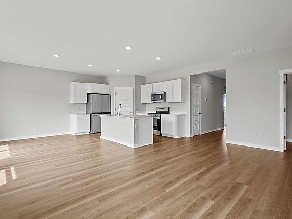 4th image of 133 Cressmoor Blvd