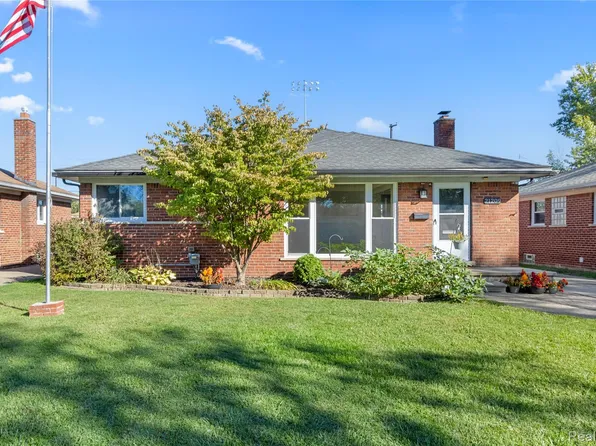 21209 Yale St, Saint Clair Shores, MI 48081