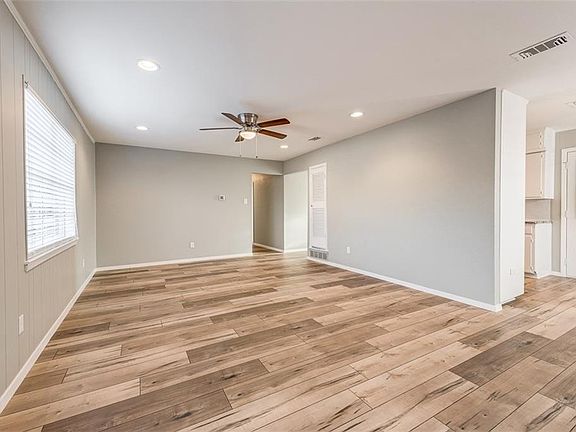 3rd image of 513 Opal St