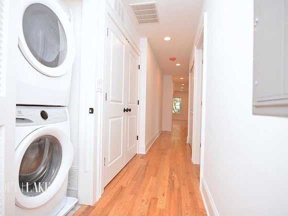 4th image of 7310 N Claremont Ave #2N