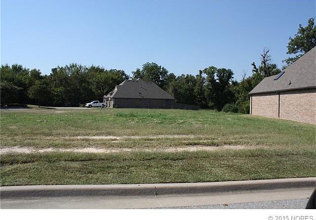 1st image of 1562 S Hickory Cres W