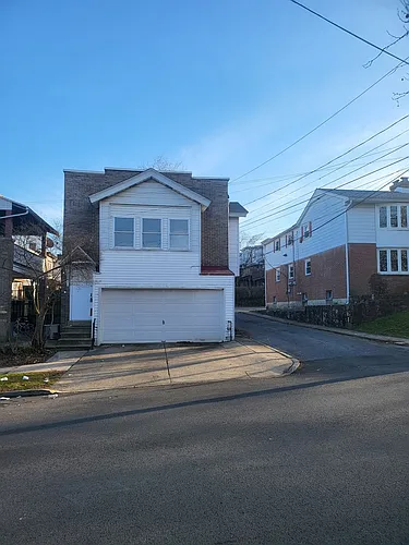 2212 W Liberty St Photo 1