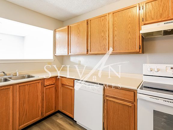 5th image of 1214 Kenwood Dr