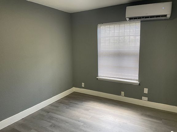 4th image of 2903 Wendy St