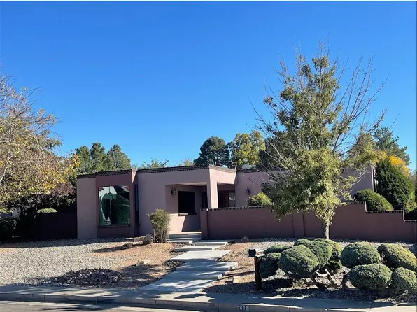 7832 Academy Trl NE, Albuquerque, NM 87109