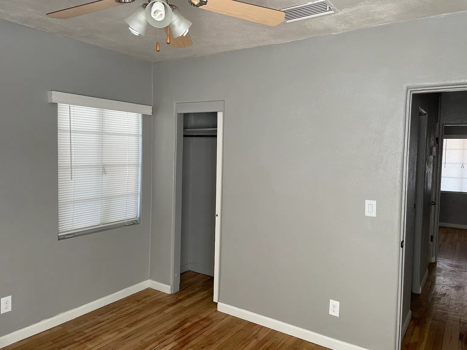 3 bed, 1.5 bath, 1200 sqft, $1,100 — Photo 3