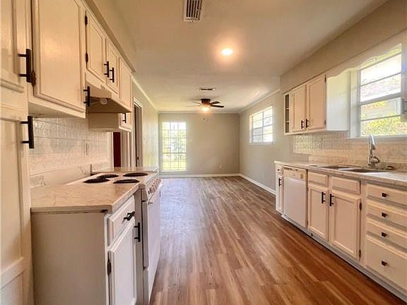 2nd image of 3879 Magellan St