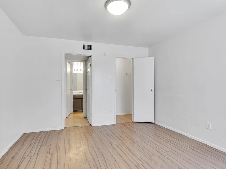Villa Nueva Apartments — Photo 33