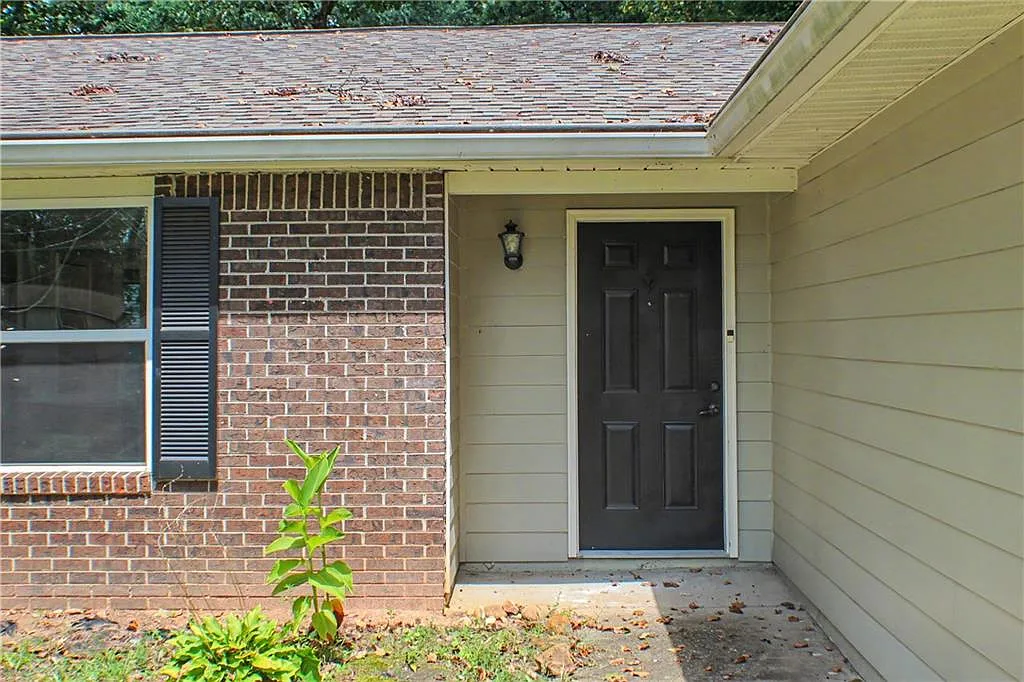 3 bed, 2.0 bath, 1461 sqft, $2,050 — Photo 4