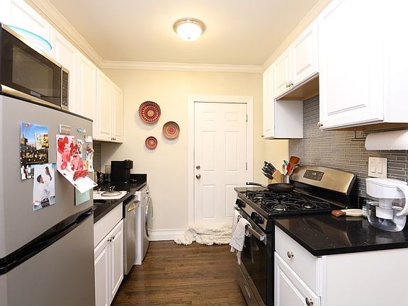 2nd image of 3817 N Greenview Ave #E3