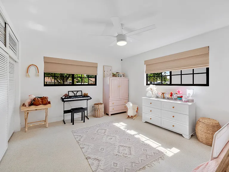 4208 Monroe St — Photo 34
