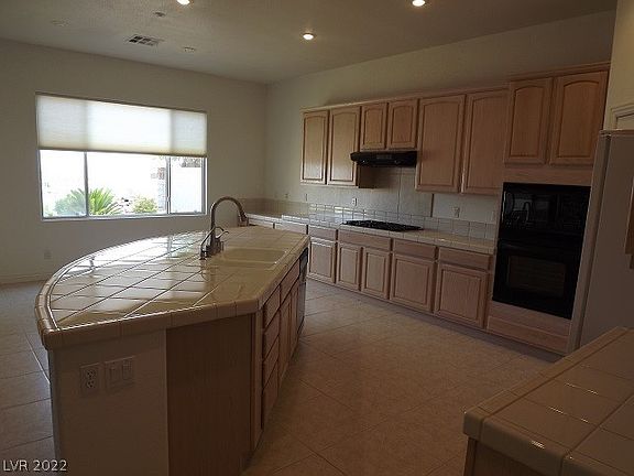 2nd image of 2850 Maryland Hills Dr Unit 0
