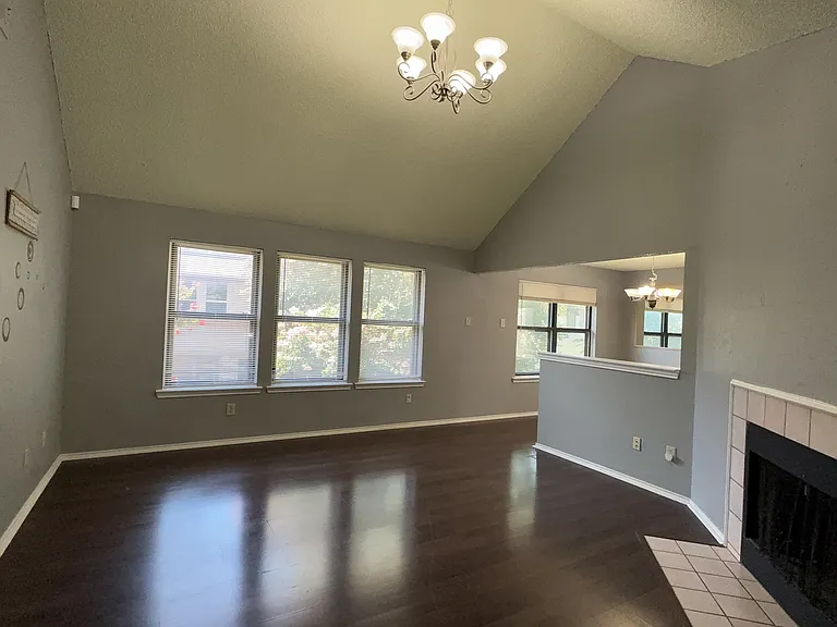 768 Pierre Ln — Photo 3