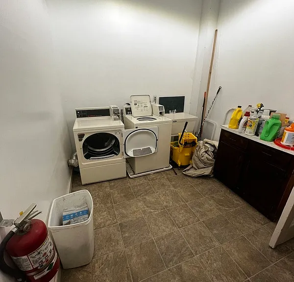 500 W Franklin St #4 — Photo 8