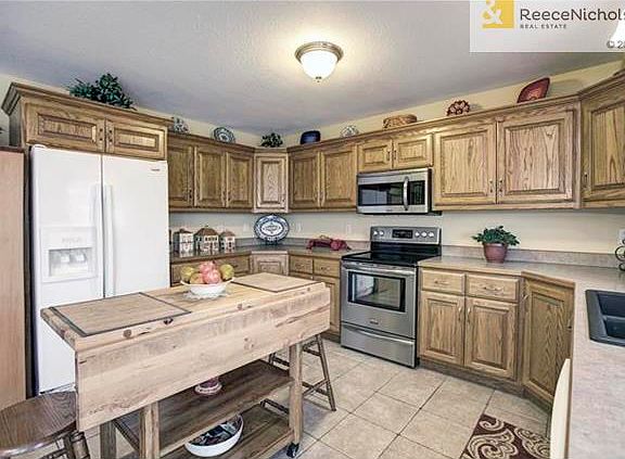 3rd image of 231 Willis Dr