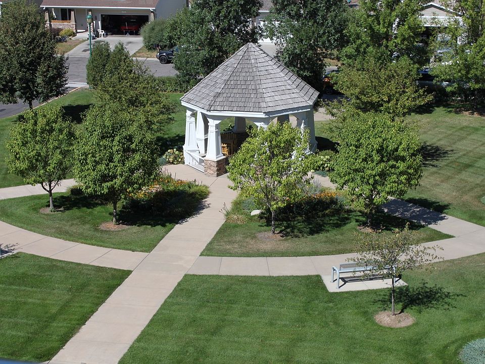 2nd image of 1480 Applewood Ct W Unit 101