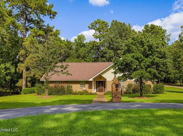 113 McGregor St N, Wiggins, MS 39577