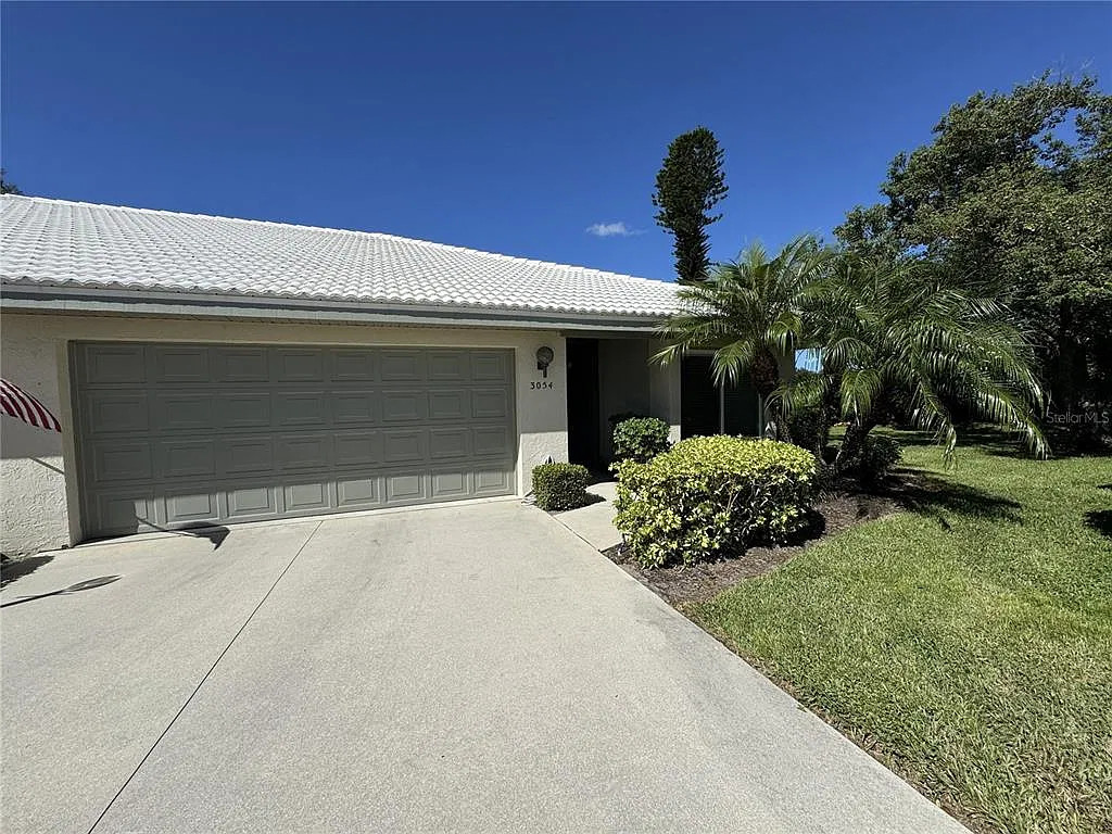 2 bed, 2.0 bath, 1420 sqft, $3,750 — Photo 2
