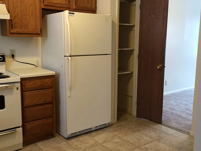 510-542 Hycliff Dr N — Photo 17