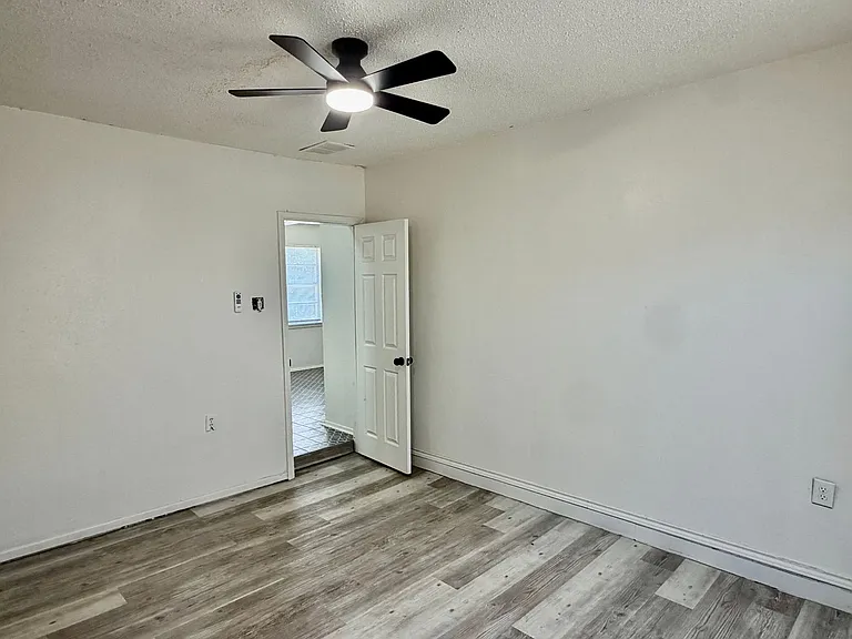 4615 Grinnell St #106 — Photo 23