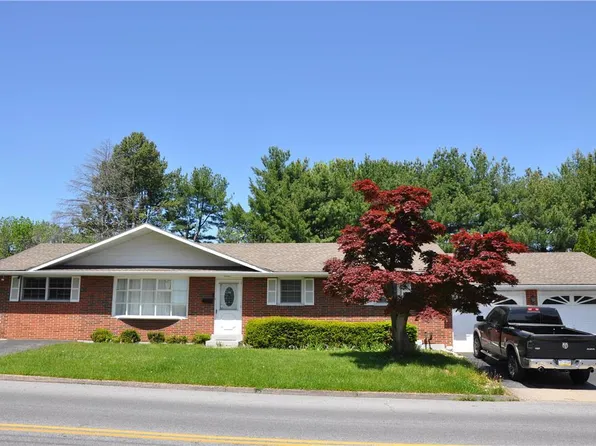 1217 Overlook Rd, Whitehall, PA 18052