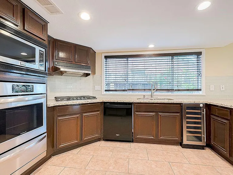 2039 Shorewood Ln — Photo 22